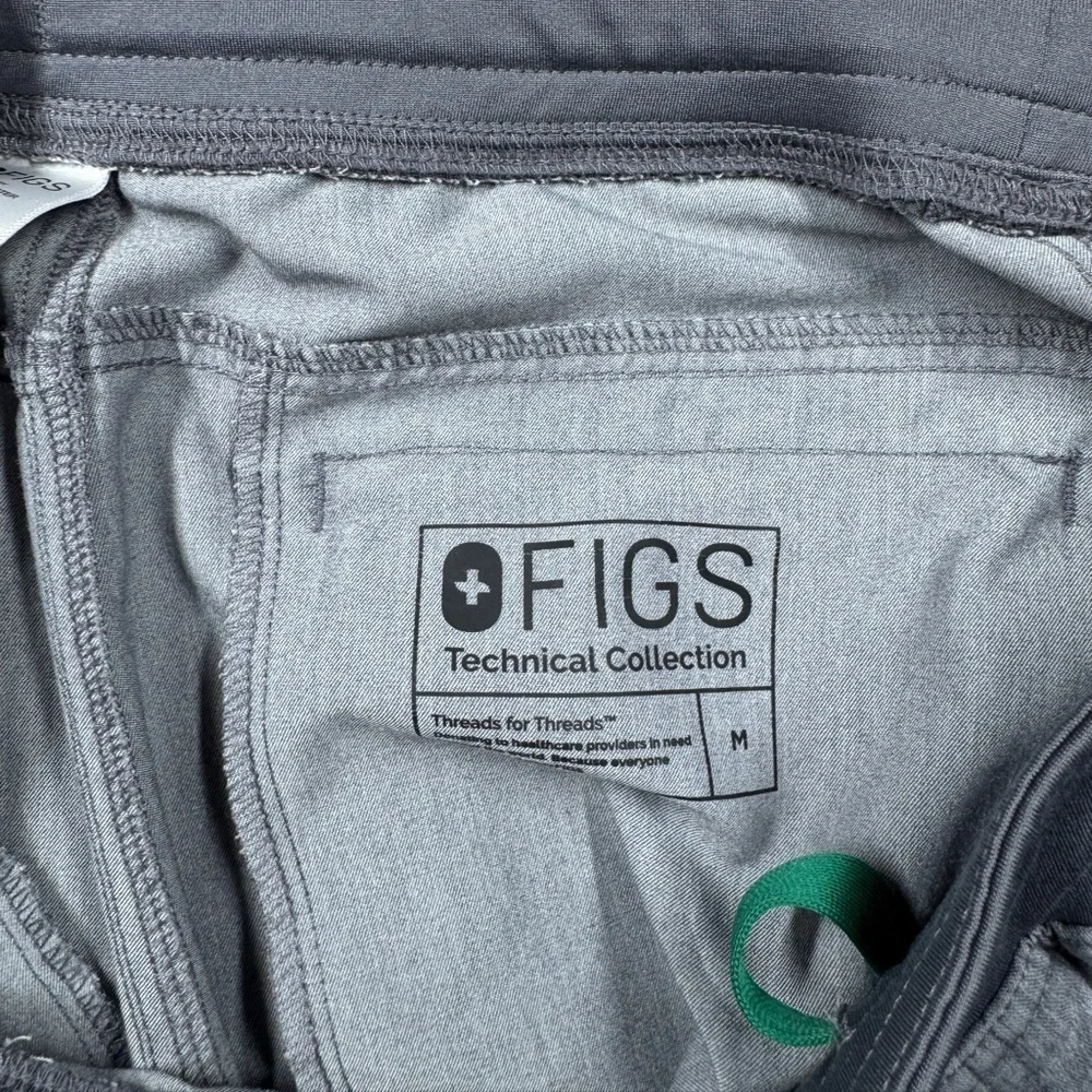 Figs Technical Collection Men’s Axim Cargo Grey Scrubs Pants Size Medium